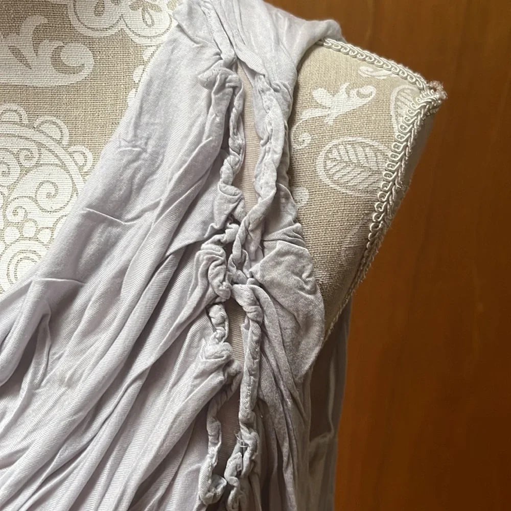 NWOT Mystree gathered tank. Size M - Picture 2 of 4